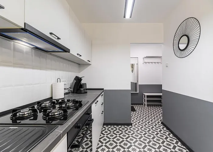 Travelers Hideout - *