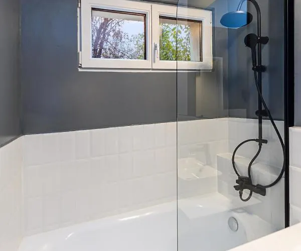 Apartment Travelers Hideout -